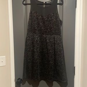 NWOT Forever21+ velvet black sweetheart dress
